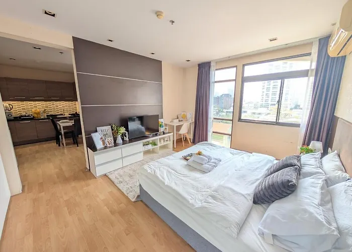 Executive 1br And Sofa Bed 150m To Nana Bts Apartment Bangkok